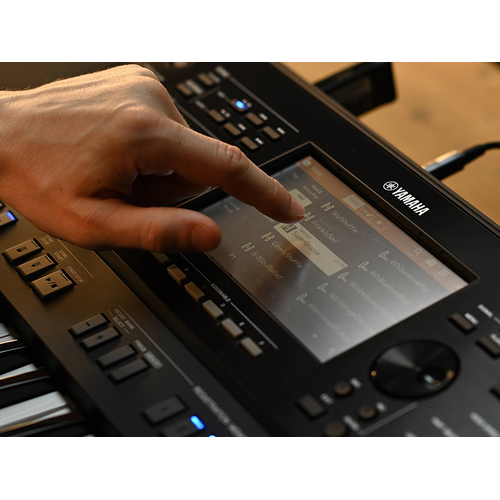 Operating the touch screen of the Yamaha Arranger Workstation PSR-SX720